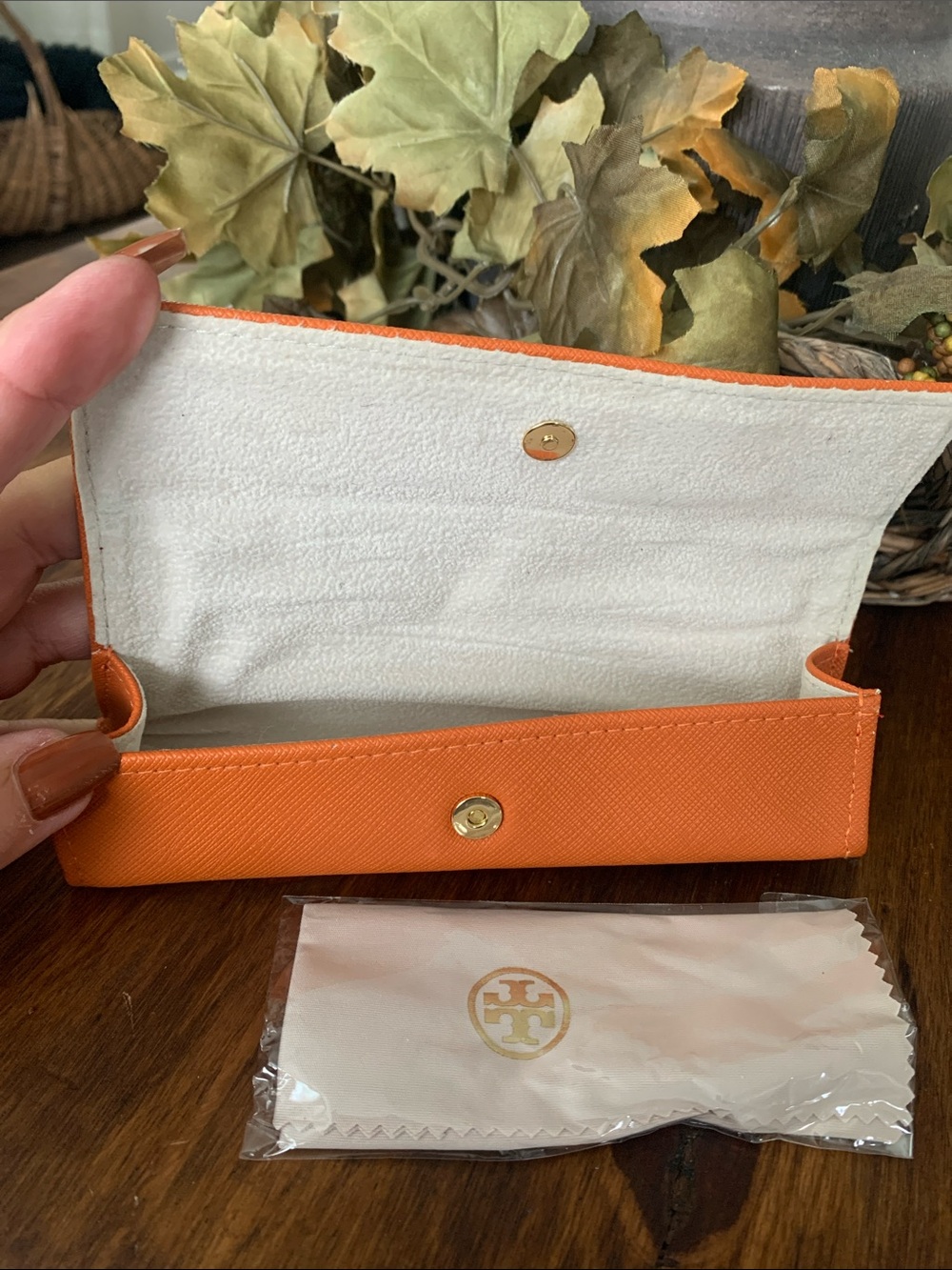Tory Burch Orange Eyewear Case with Gold Logo Includes Cleaning Cloth - Picture 2 of 6